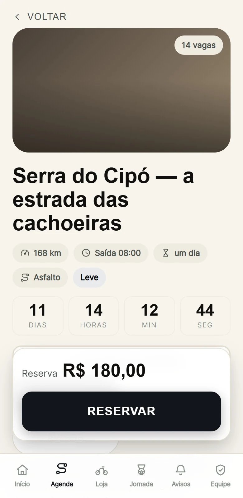 A tela de um passeio no aplicativo: 168 km, saída às 8h, asfalto, nível leve, 14 vagas e a contagem regressiva